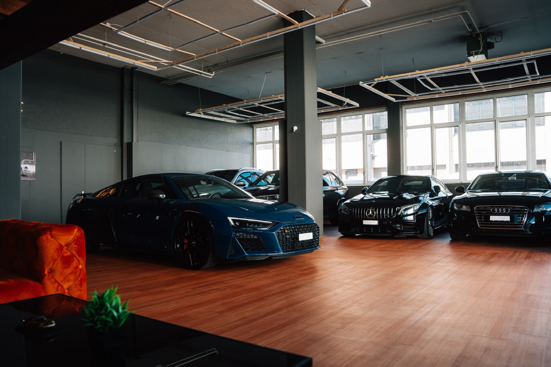Showroom von LUX QUISITE Automobile in Rotkreuz